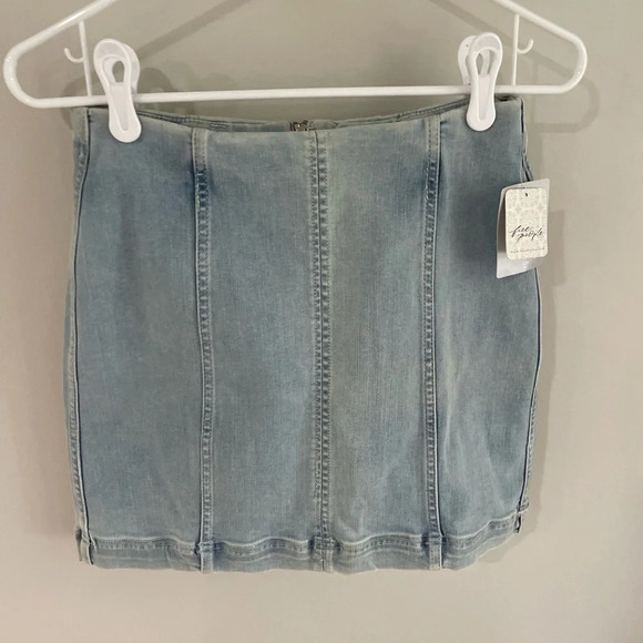 Free People Modern Femme Denim Mini Skirt - Light Wash - Size 6 - NWT - Picture 7 of 9